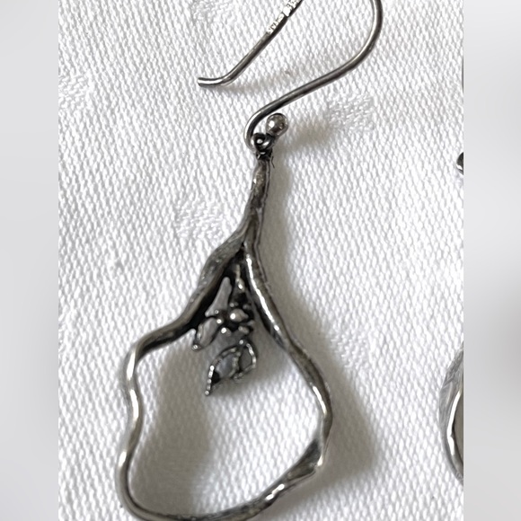 Vintage Silver Toned European Dangly Earrings with Leafy Motif - Picture 4 of 4